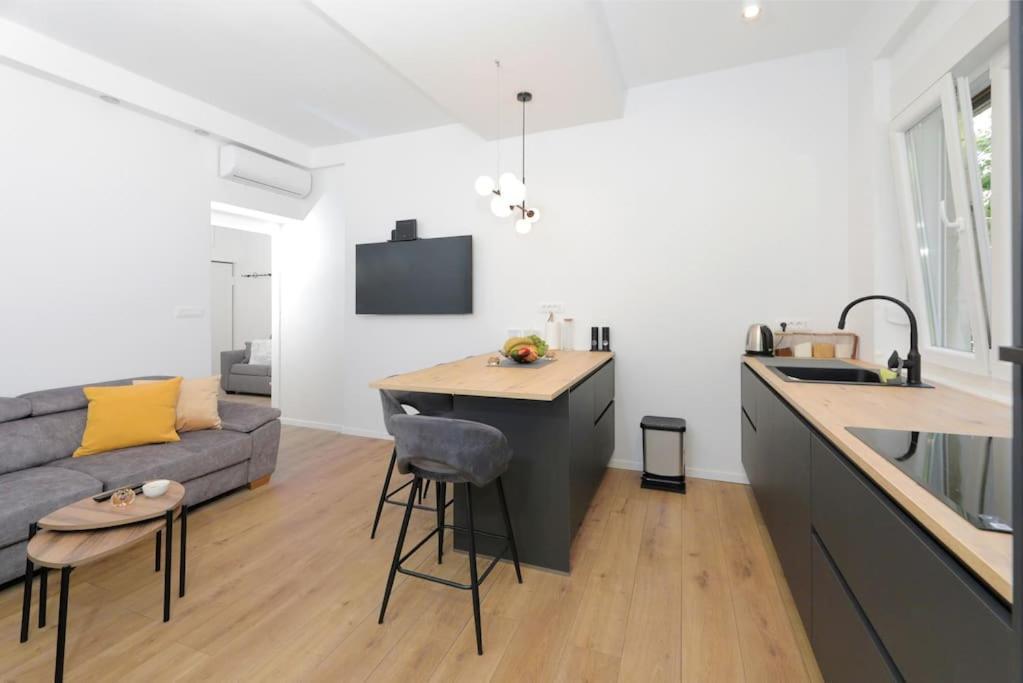 Tata Apartment Σπλιτ Εξωτερικό φωτογραφία